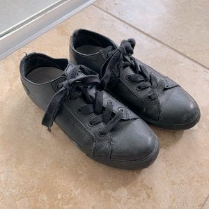 💖 Safe T Step Converse Style Non Slip Sneaker